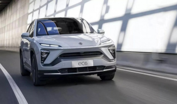 Xe điện và xe xăng: Khoảng cách mất giá dần thu hẹp