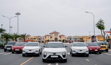 Doanh số ô tô điện VinFast “bùng nổ” trong tháng 3