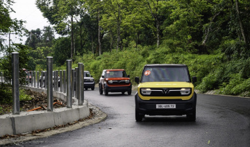 Giá xe điện lao dốc, tiến gần mốc ngang bằng xe xăng