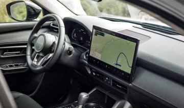 Mazda CX-5 mới bỏ gần hết nút bấm vật lý vì hãng xe Nhật cho rằng "màn hình cảm ứng an toàn hơn"