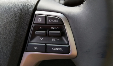 Vì sao ô tô số sàn hiếm được trang bị Cruise Control?