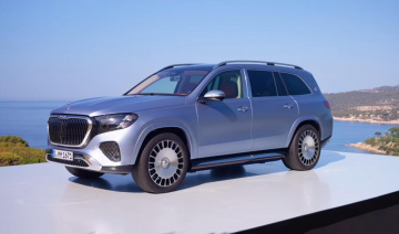 Mercedes-Maybach GLS 680 2026 lộ diện với màu xanh Light Blue Metallic nổi bật