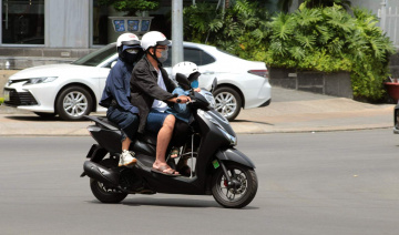 Điều gì xảy ra khi người đi xe mô tô, xe gắn máy phanh gấp?