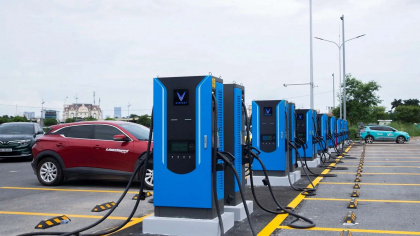 BYD có trạm sạc siêu nhanh, V-Green có “siêu trạm sạc”