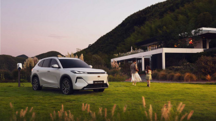 Xe hybrid sạc ngoài Geely EX5 EM-i ra mắt, lập 3 kỷ lục Việt Nam