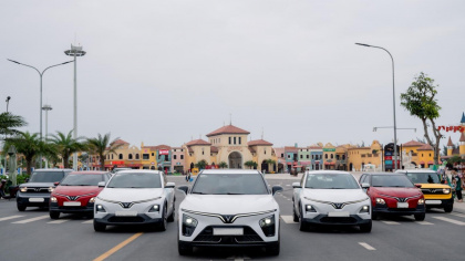 Doanh số ô tô điện VinFast “bùng nổ” trong tháng 3