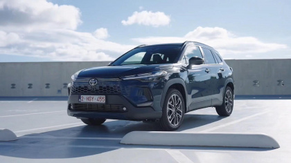 Toyota Corolla Cross 2026 bản cao cấp lộ diện với màu sơn Massive Grey mới
