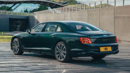 Bentley Flying Spur Hybrid 2022 trình làng