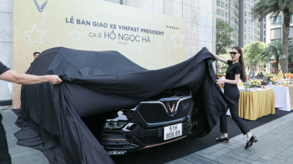 Ca sĩ Hồ Ngọc Hà "tậu" thêm xe sang VinFast giá gần 5 tỷ đồng