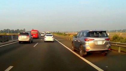 Những lưu ý để vượt xe đúng luật và an toàn mà tài xế cần quan tâm
