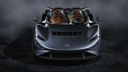 McLaren Elva - Siêu xe trăm tỷ vừa về Việt Nam, ngồi trên phải đội mũ bảo hiểm, mưa ướt đầu