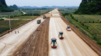 Xây dựng hạ tầng thương mại miền núi