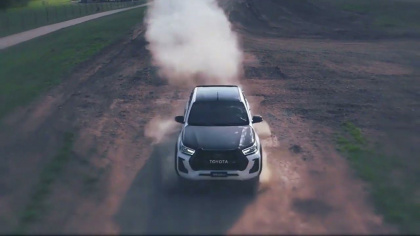 Toyota Hilux GR Sport 2023: Mạnh mẽ và "chất" hơn