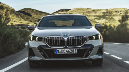 BMW 5-Series 2024 trình làng, có bản động cơ thuần điện