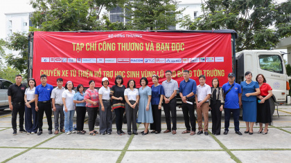 Chương trình từ thiện "Hỗ trợ học sinh vùng lũ Cao Bằng tới trường"