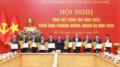 Chủ tịch HĐTV Tập đoàn Hóa chất Việt Nam Phùng Quang Hiệp nhận Bằng khen của Đảng ủy Chính phủ