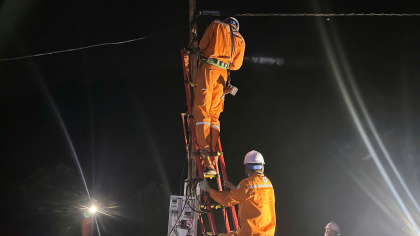 Thắp sáng nơi chưa từng có điện: Hành trình xóa vùng lõm điện - lõm sóng của EVNNPC