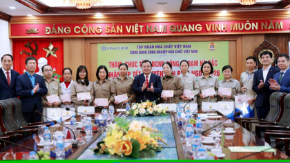 Lãnh đạo Tập đoàn Hoá chất Việt Nam thăm, chúc Tết người lao động Công ty CP Phân đạm và Hóa chất Hà Bắc