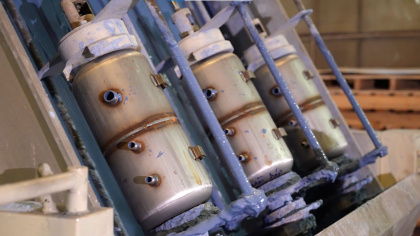 So sánh men ướt và men khô: Lời giải cho độ bền lõi bình nước nóng