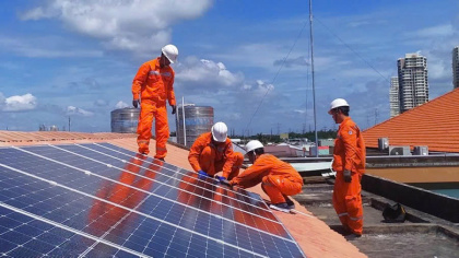 Lắp điện mặt trời tự sản tự tiêu: Giải pháp giảm áp lực cho lưới điện và xu hướng tiêu dùng năng lượng xanh
