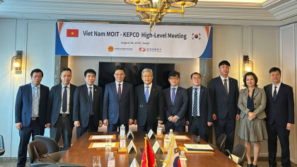 Bộ trưởng Lê Mạnh Hùng làm việc với lãnh đạo các doanh nghiệp năng lượng lớn của Hàn Quốc