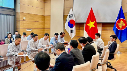 Bộ trưởng Bộ Công Thương Lê Mạnh Hùng thăm và làm việc với Đại sứ quán Việt Nam tại Hàn Quốc