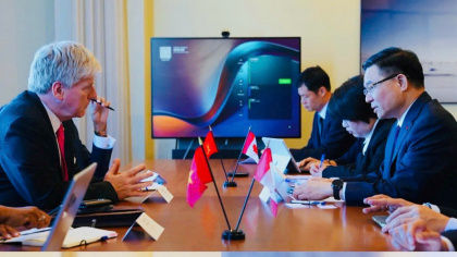 Bộ trưởng Lê Mạnh Hùng làm việc với Bộ trưởng Năng lượng và Tài nguyên thiên nhiên Canada Tim Hodgson