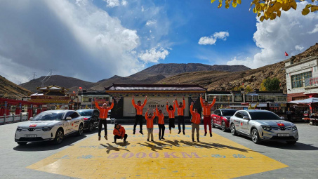 “Tôi tự hào khi cầm lái VinFast VF 8 chinh phục Tây Tạng”