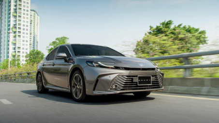Giá lăn bánh Toyota Camry 2025 mới nhất tại Hà Nội và TP.HCM