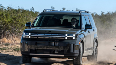 Hyundai Santa Fe 2024 "trình diễn" khả năng off-road ấn tượng