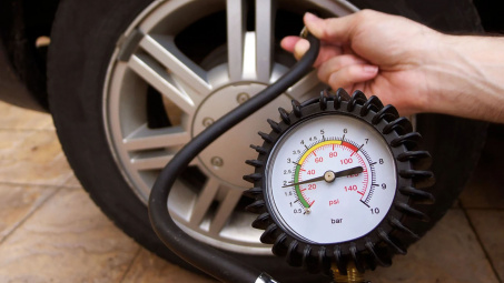 Bí quyết điều chỉnh áp suất lốp xe khi di chuyển dưới trời nắng nóng