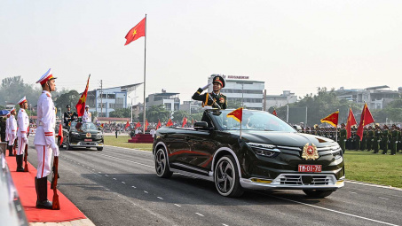 VinFast VF 8 mui trần “góp mặt” trong Lễ diễu binh Chào mừng 70 năm chiến thắng lịch sử Điện Biên Phủ