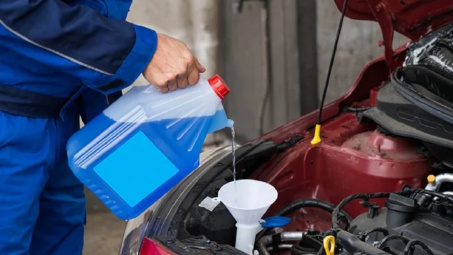 Các dấu hiệu cảm biến báo mức nước rửa kính ô tô có vấn đề