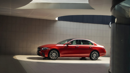 Mercedes-Benz giảm mạnh giá xe, có mẫu lên tới 450 triệu đồng