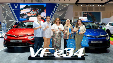 VinFast bàn giao lô xe điện VF e34 đầu tiên tại Indonesia