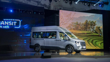 Ford Transit hoàn toàn mới ra mắt Việt Nam, giá từ 905 triệu đồng
