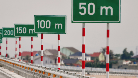 Vì sao trên cao tốc có cắm các biển 0-50-100m?