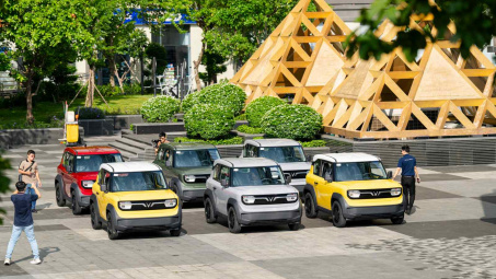 VinFast bàn giao lô xe VF 3 đầu tiên cho khách hàng Hà Nội và Tp. Hồ Chí Minh