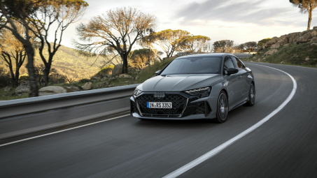 Audi RS 3 2025: Kiểu dáng hấp dẫn hơn và khung gầm được tinh chỉnh