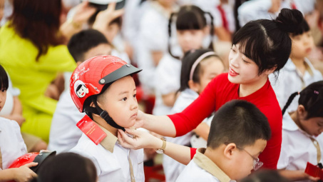 Honda Việt Nam tặng 1,7 triệu mũ bảo hiểm cho học sinh lớp 1