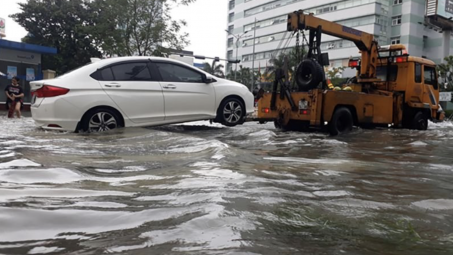 Xử lý ô tô ngập nước như thế nào để cứu cả chiếc xe