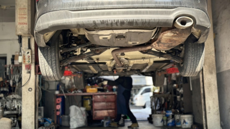 Số phận của những chiếc ô tô ngập nước: Từ bãi ngập đến bãi đấu giá, rồi "hóa kiếp" thành xe cũ giá hời