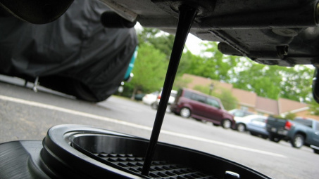 Mẹo thay dầu nhớt mà không cần chú ý đến số km, giúp phái nữ "nhẹ đầu"