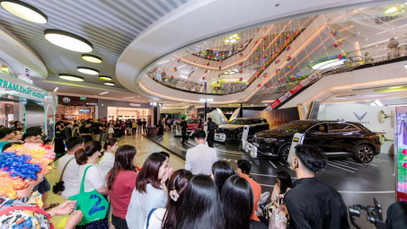 Bộ ba VinFast VF 7, VF 8, VF 9 hút khách tại ngày hội trải nghiệm xe điện