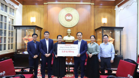 Honda Việt Nam đồng hành, sẻ chia cùng người dân bị ảnh hưởng bởi lũ lụt