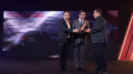 VinFast VF 7 nhận giải “Thiết kế của Năm” tại Zee Media Auto Summit 2025