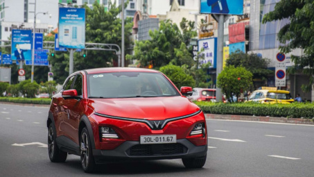 Thấy gì từ việc dừng chính sách thuê pin của VinFast?
