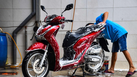 Rửa xe máy tại nhà: Những sai lầm cần tránh