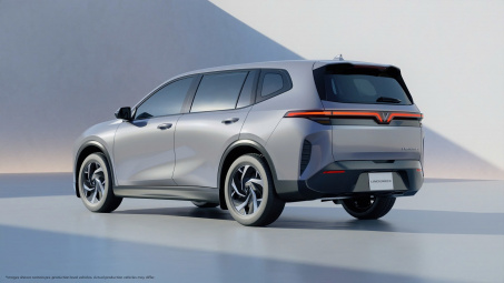 Du lịch quanh năm không tốn phí với VinFast Limo Green