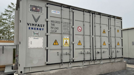 VinFast Energy và Điện Nghi Sơn 2 vận hành hệ thống điện mặt trời tích hợp pin lữu trữ năng lượng
